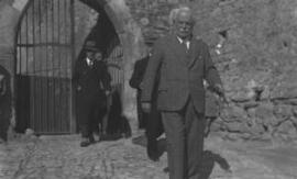 [David Lloyd George walking]