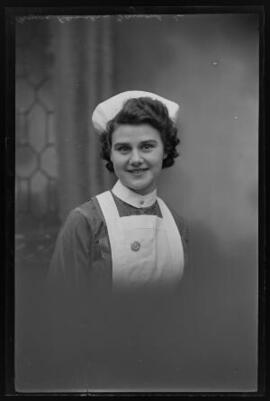 Nurse Llewelyn, Garnant