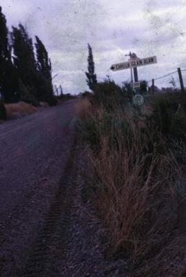 [Sign pointing the way to Capilla Glan Alaw, Dolavon]